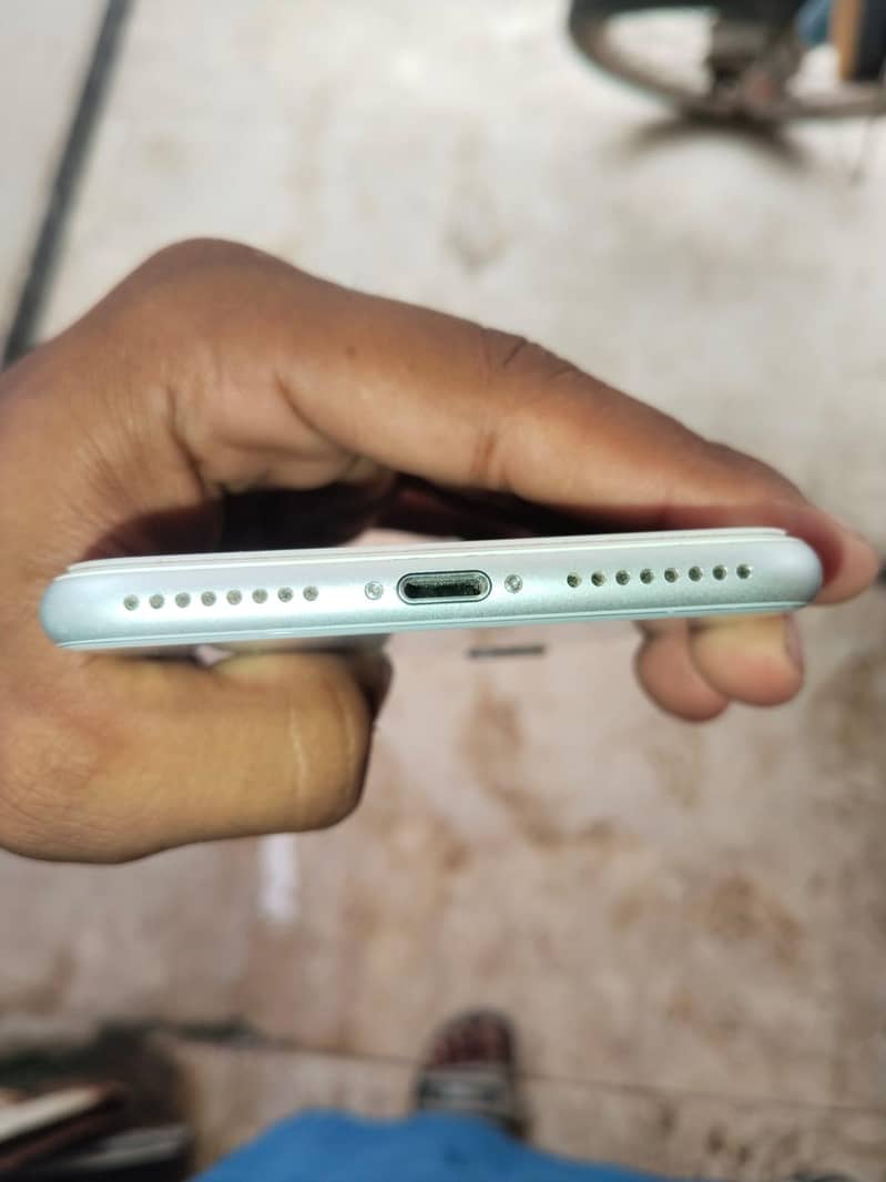 Apple iPhone 8 Plus 4