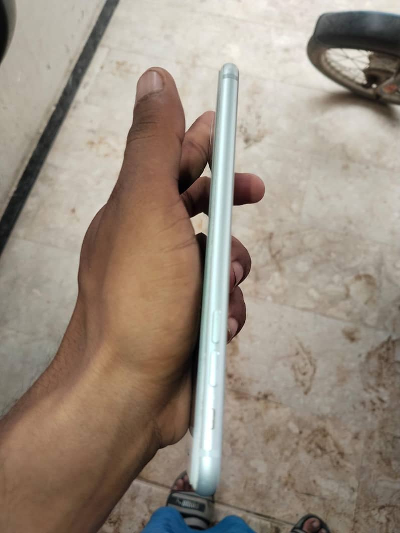 Apple iPhone 8 Plus 6