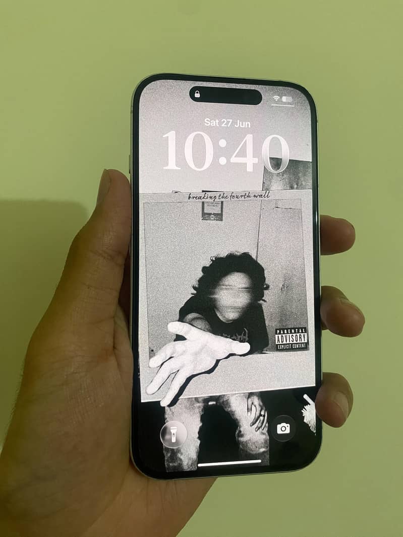 Apple iPhone 16 1