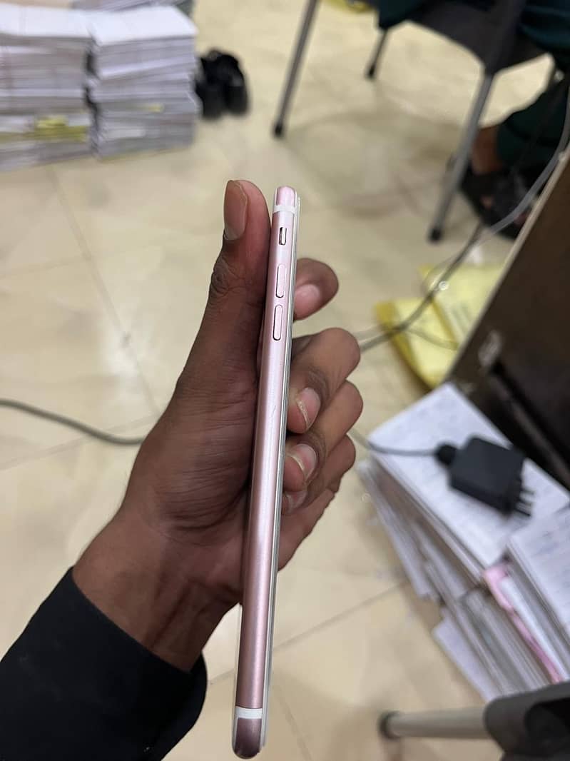Apple iPhone 7 Plus 2