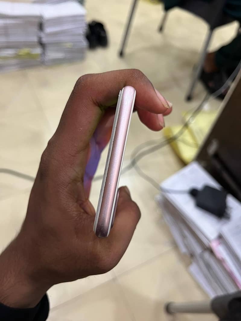 Apple iPhone 7 Plus 3