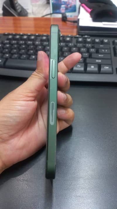 Apple iPhone 13
