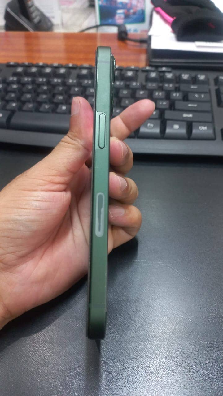 Apple iPhone 13 0