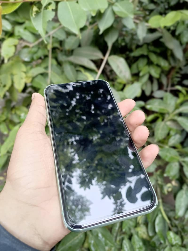 Apple iPhone 11 3