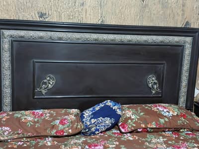 bed and side tables