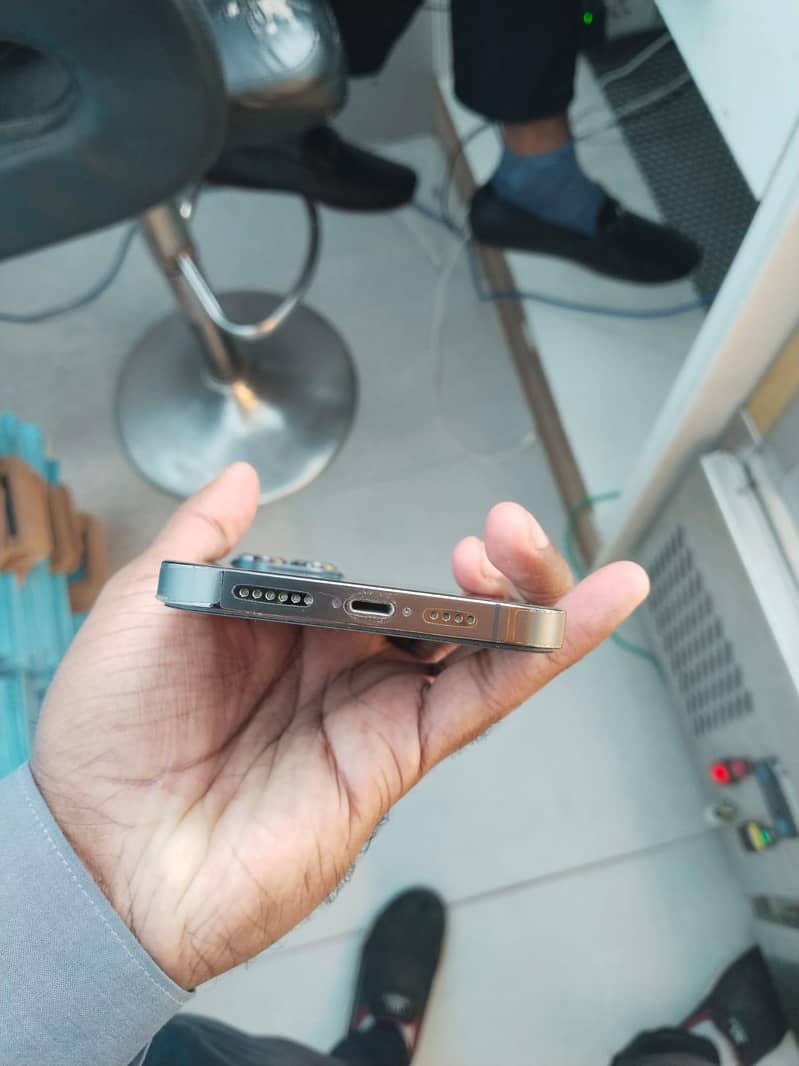 Apple iPhone 13 Pro Max 1
