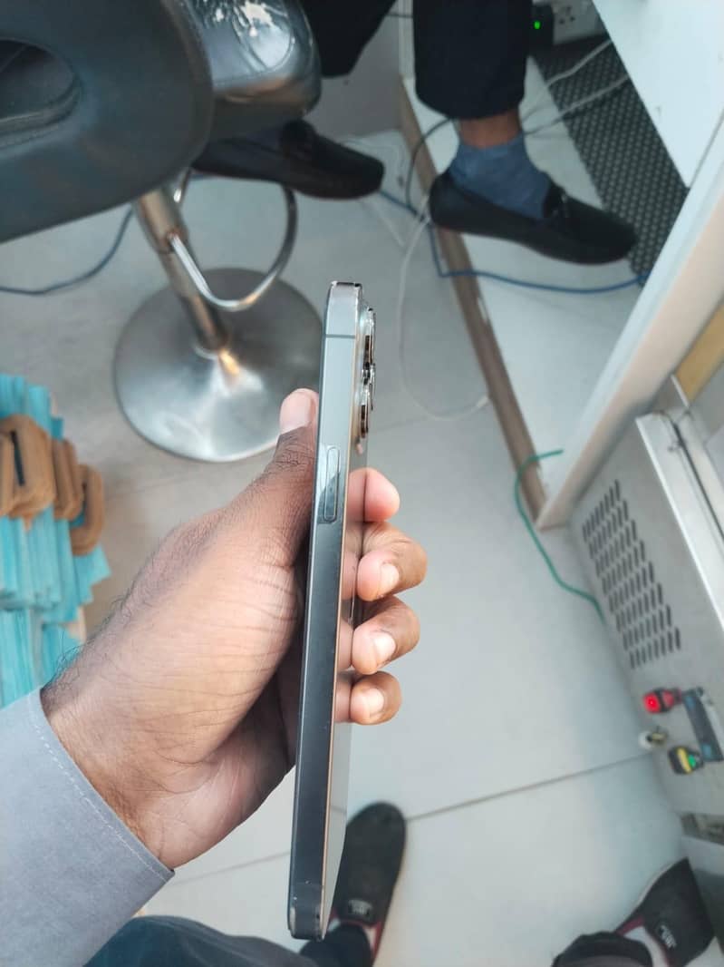 Apple iPhone 13 Pro Max 2