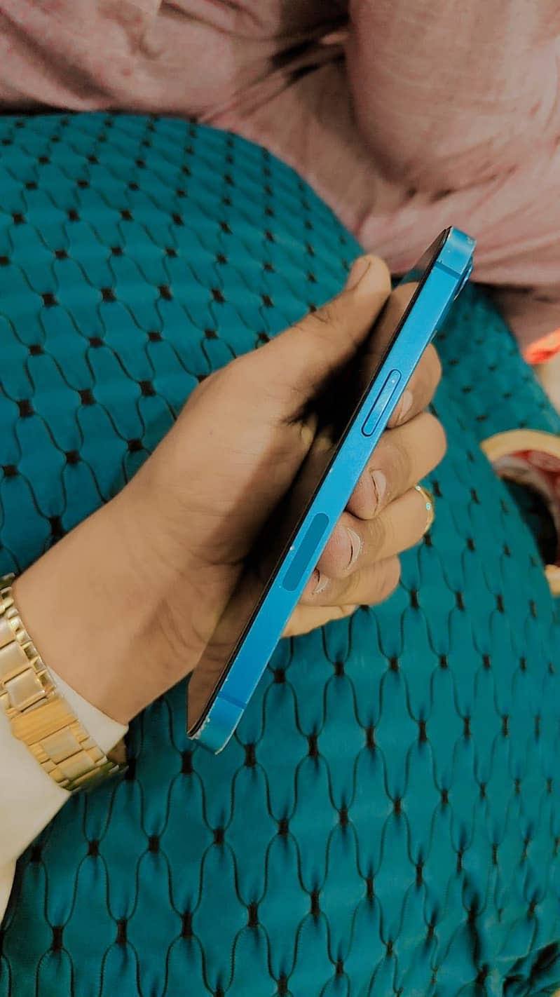 Apple iPhone 13 2