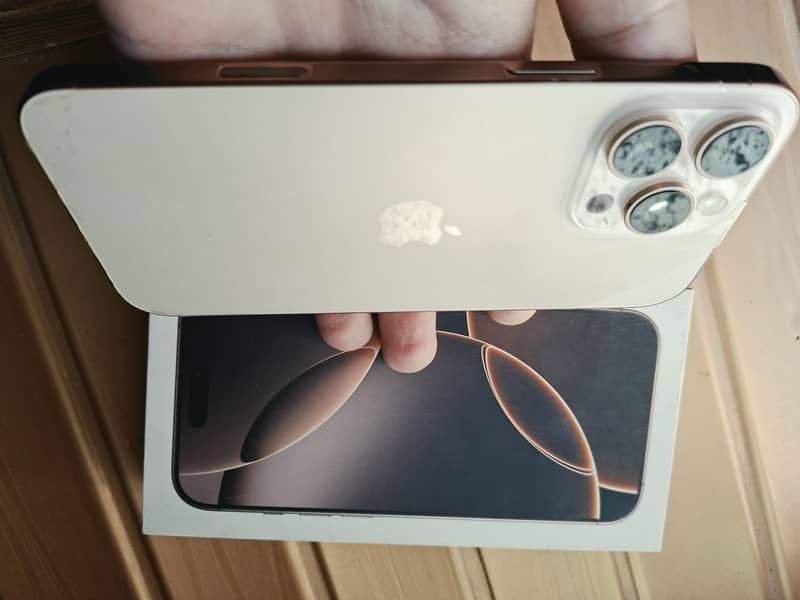Apple iPhone 16 Pro Max 2