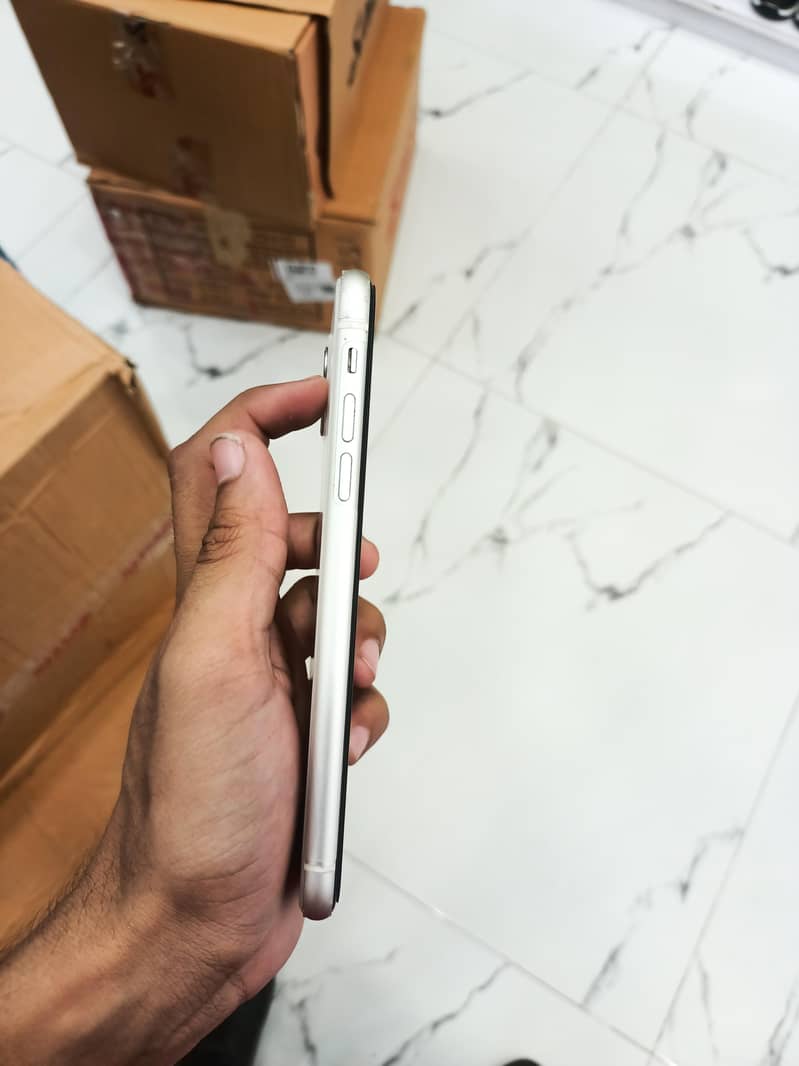 Apple iPhone 11 2