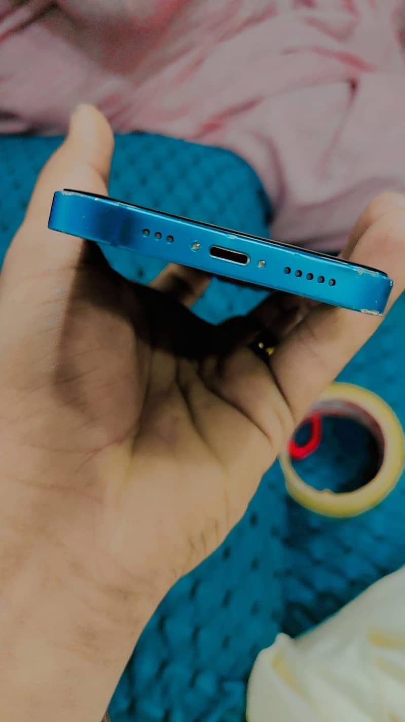 Apple iPhone 13 4