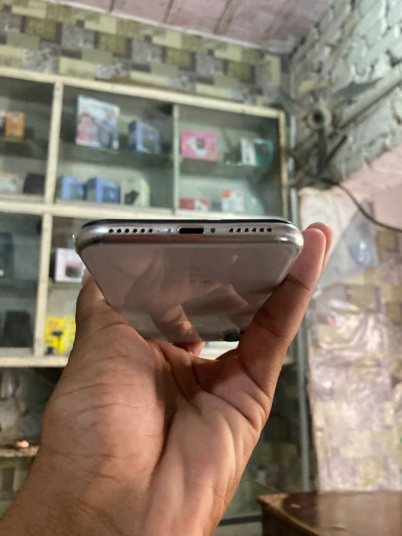 Apple iPhone X 5