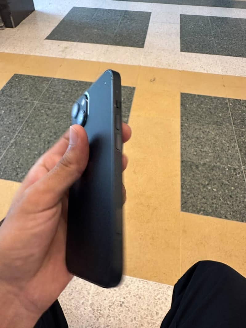 Apple iPhone 13 2