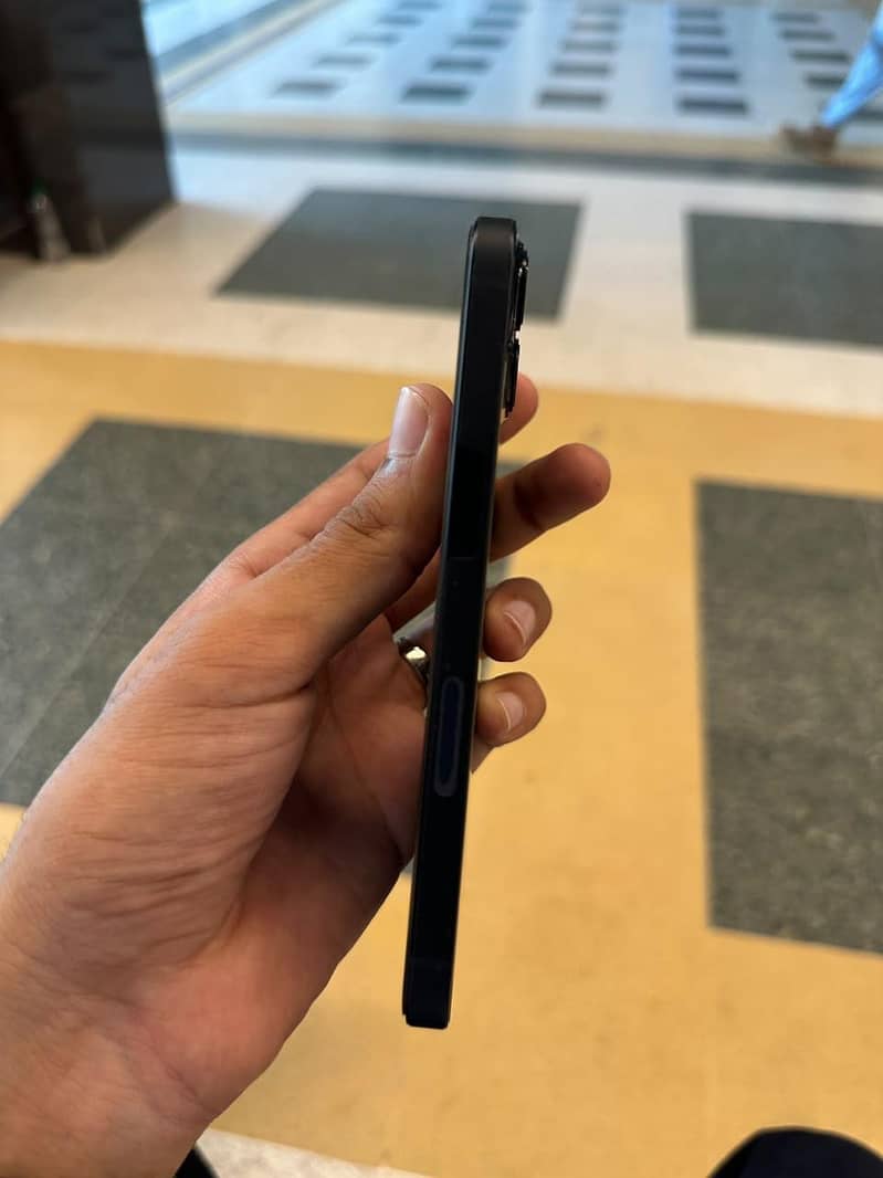 Apple iPhone 13 4