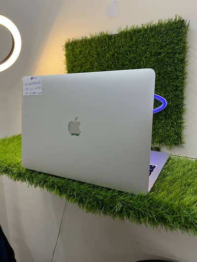 Apple MacBook Air M1  |13 Inch | 8 GB RAM | 512 GB SSD |Touchid Brand
