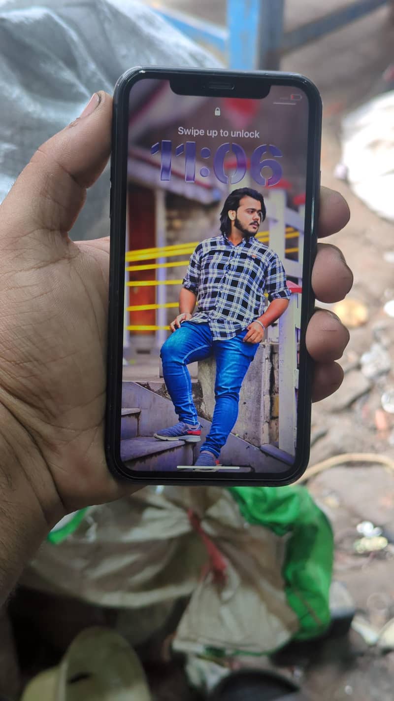 Apple iPhone 11 0