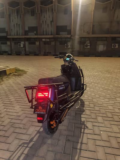 Crown Fire Fly Scooty