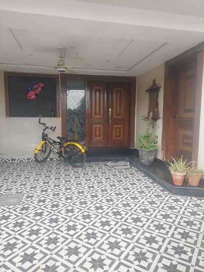 Eight Marla Used House In Umar Block Bahria Town Lahore, Best Location For Your Residence In Umar Block, Bahria Town Lahore