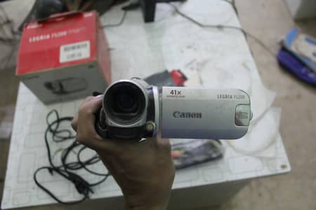canon legria Fs 200
