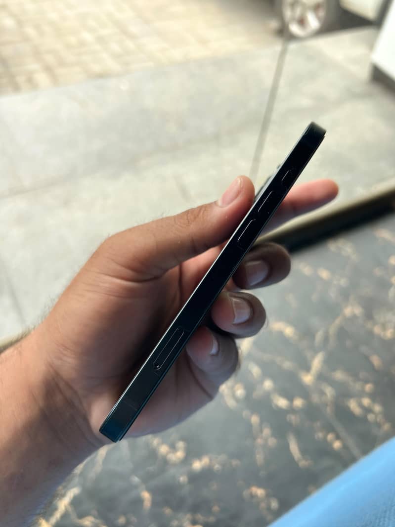Apple iPhone 13 4