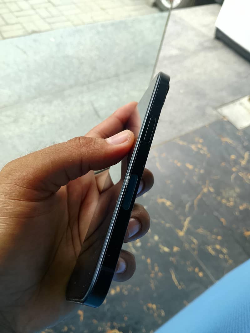 Apple iPhone 13 6