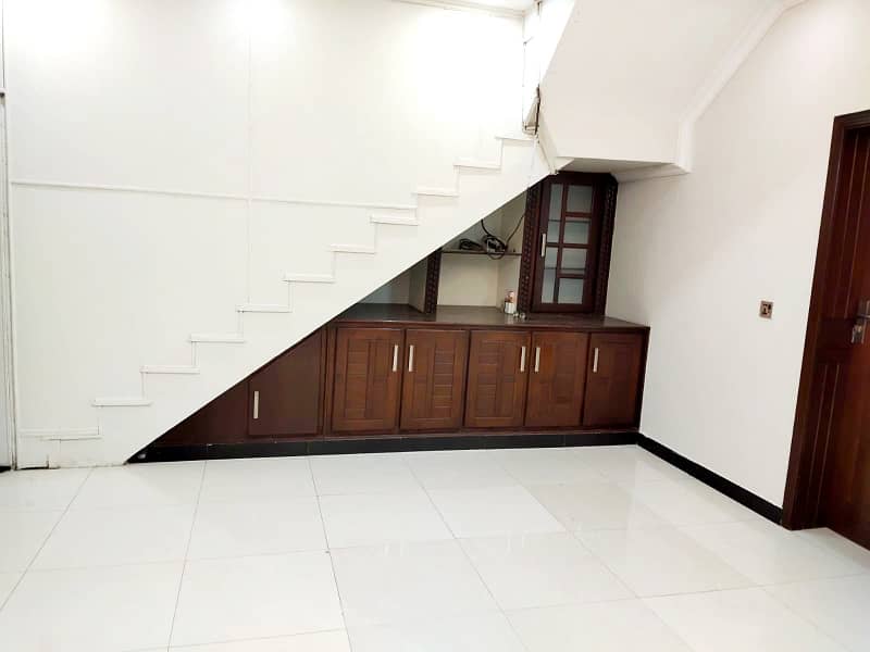 10 Marla Ground Floor with All Basic Necessities 4