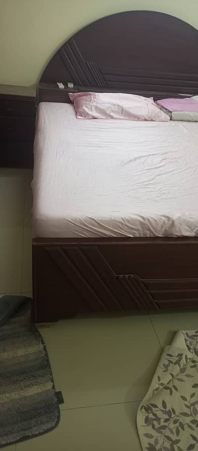Used king size bed with side tables