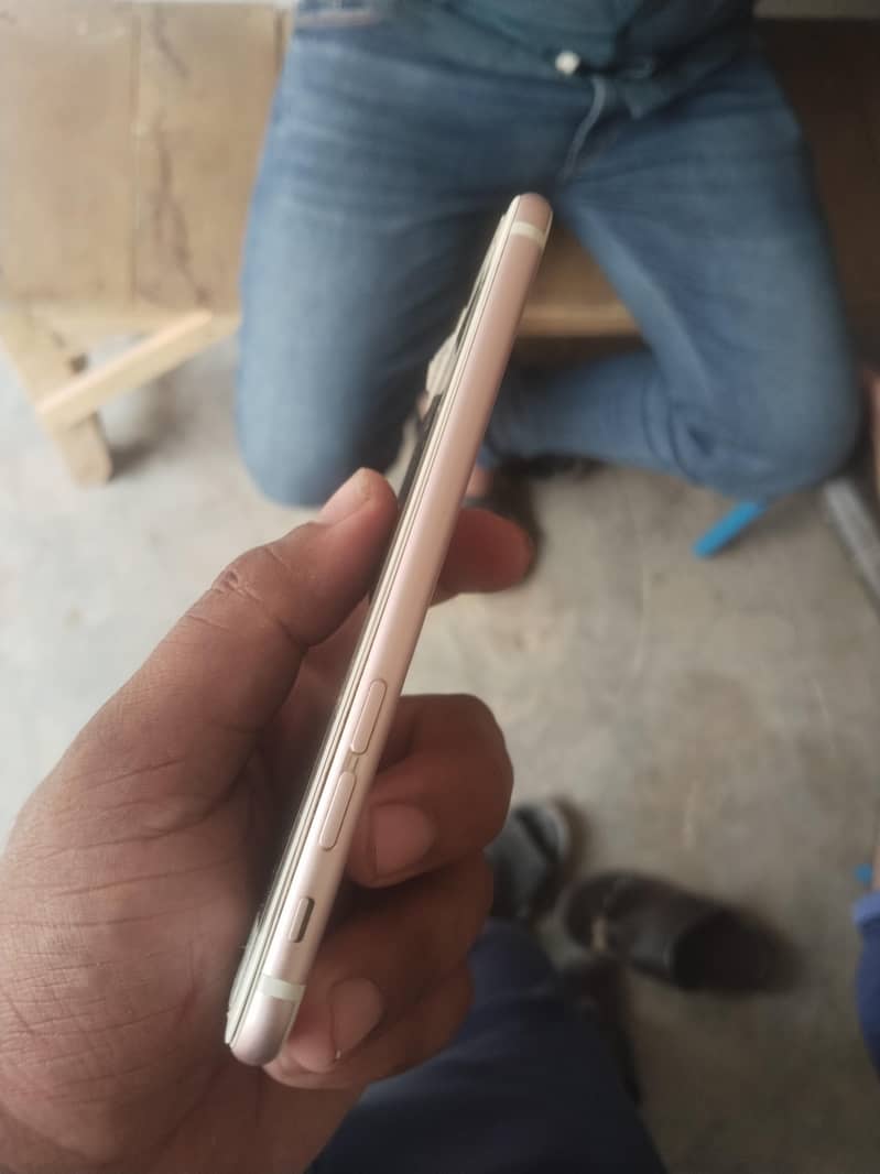 Apple iPhone 6S 3