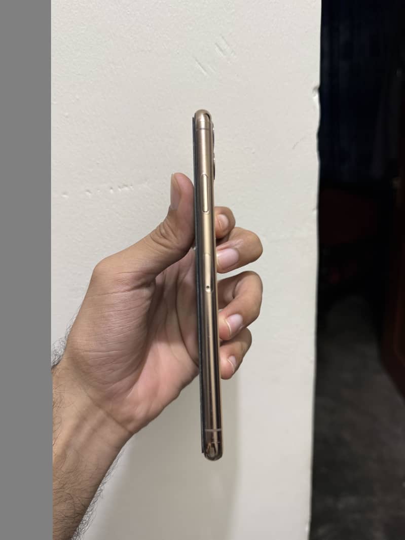 Apple iPhone 11 Pro Max 1