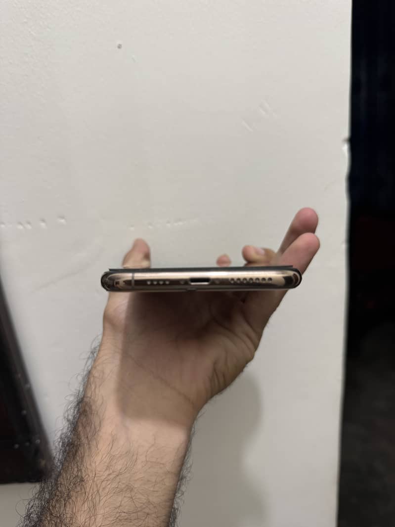 Apple iPhone 11 Pro Max 4