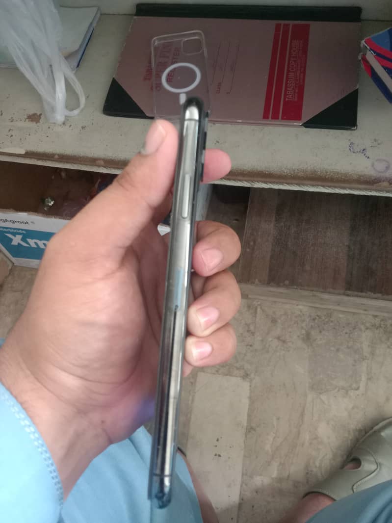 Apple iPhone 11 Pro Max 5
