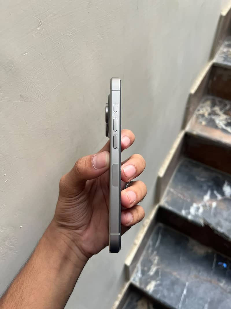 Apple iPhone 15 Pro 1