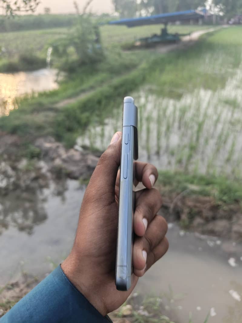 Google Pixel 8 4