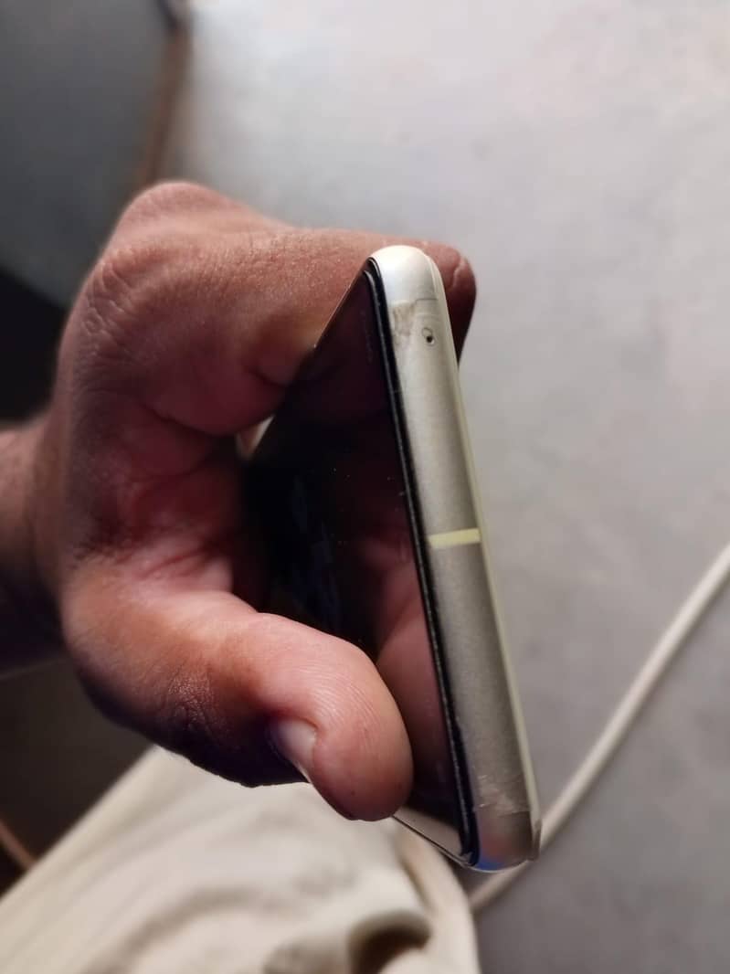 Google Pixel 7 4