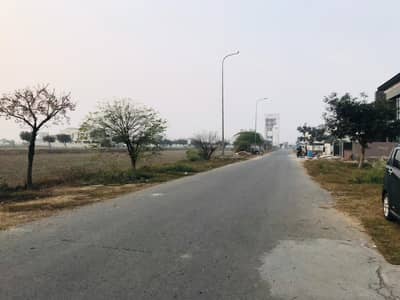 HOT LOCATION 8 MARLA RESIDENTIAL PLOT AVAILABLE FOR SALE IN BLOCK Y DHA PHASE 8