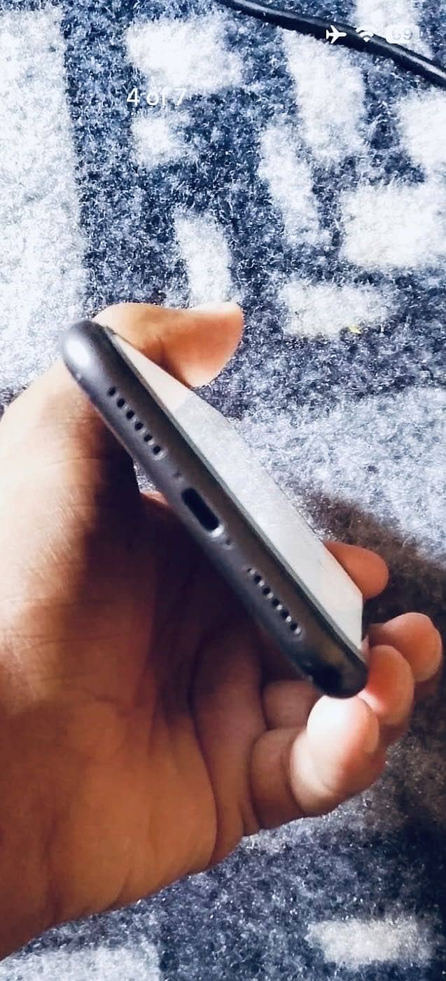 Apple iPhone 11 4
