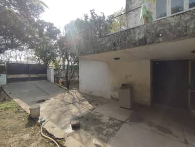 F-7, 493 Sqyds Old House For Sale. Rs. 23crores
