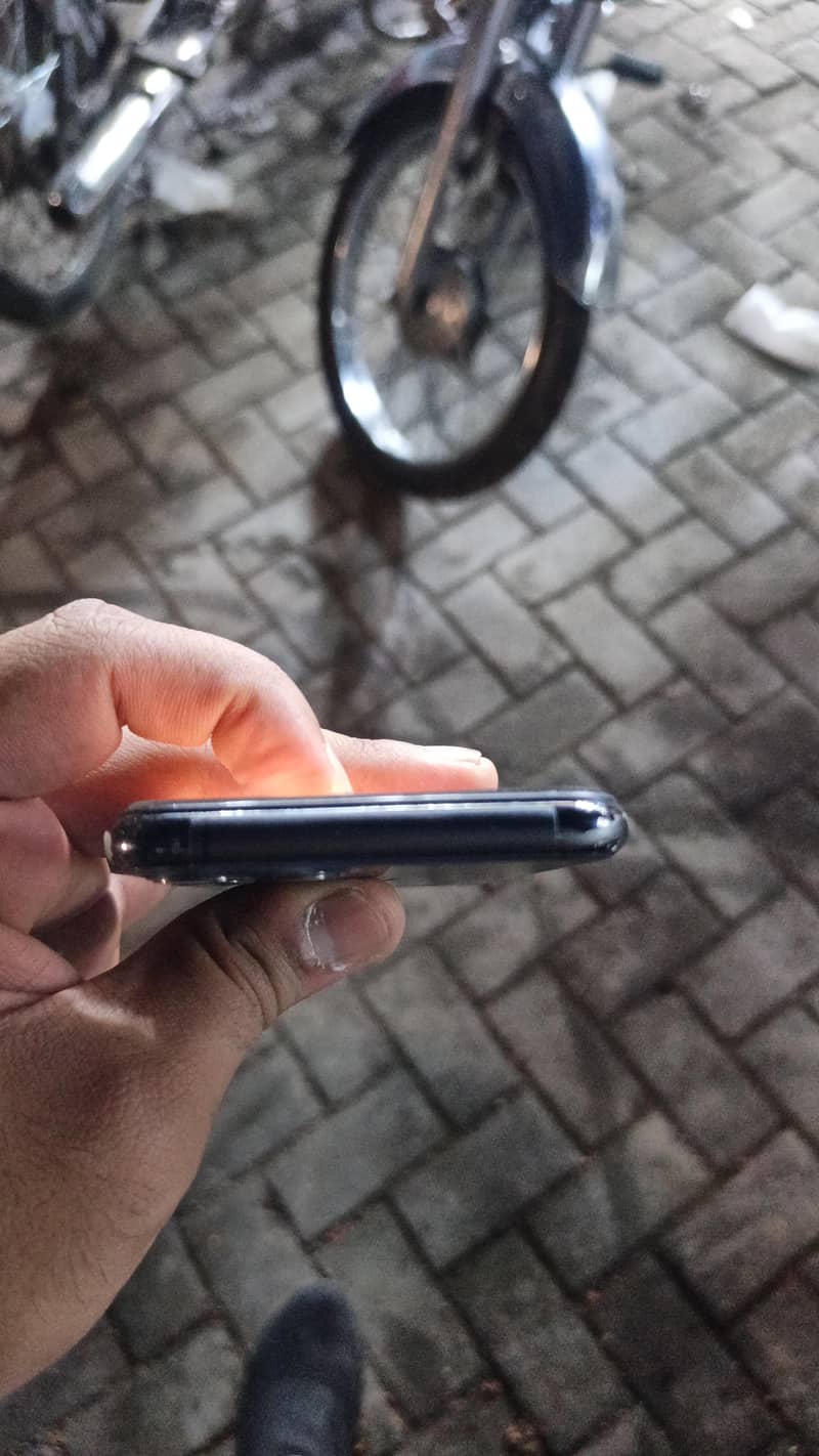 Apple iPhone 11 Pro 1