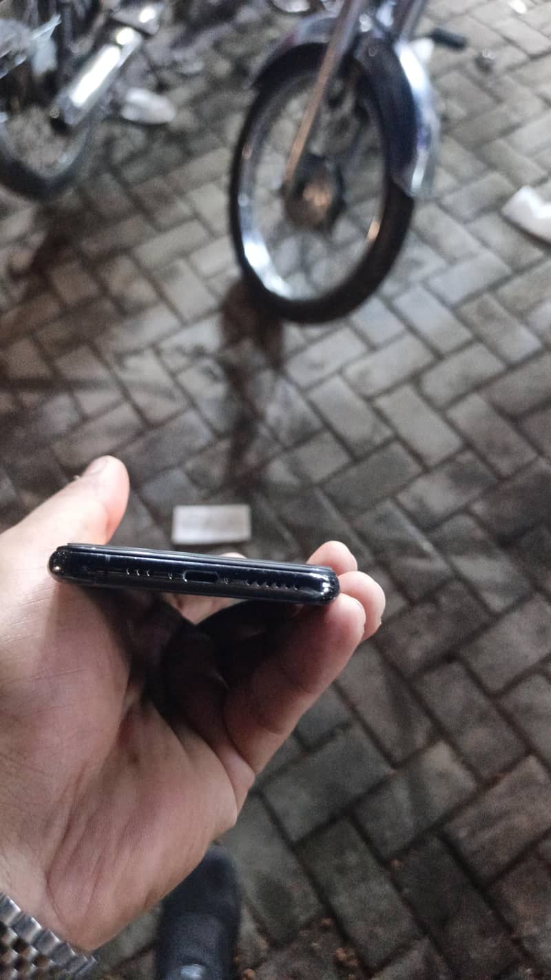Apple iPhone 11 Pro 3