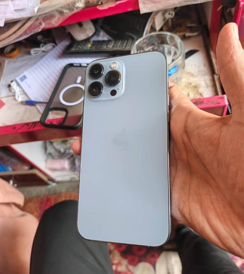 Apple iPhone 13 Pro Max 2