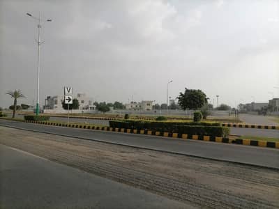 Aesthetic Prime Location Commercial Plot Of 8 Marla For sale Is Available
