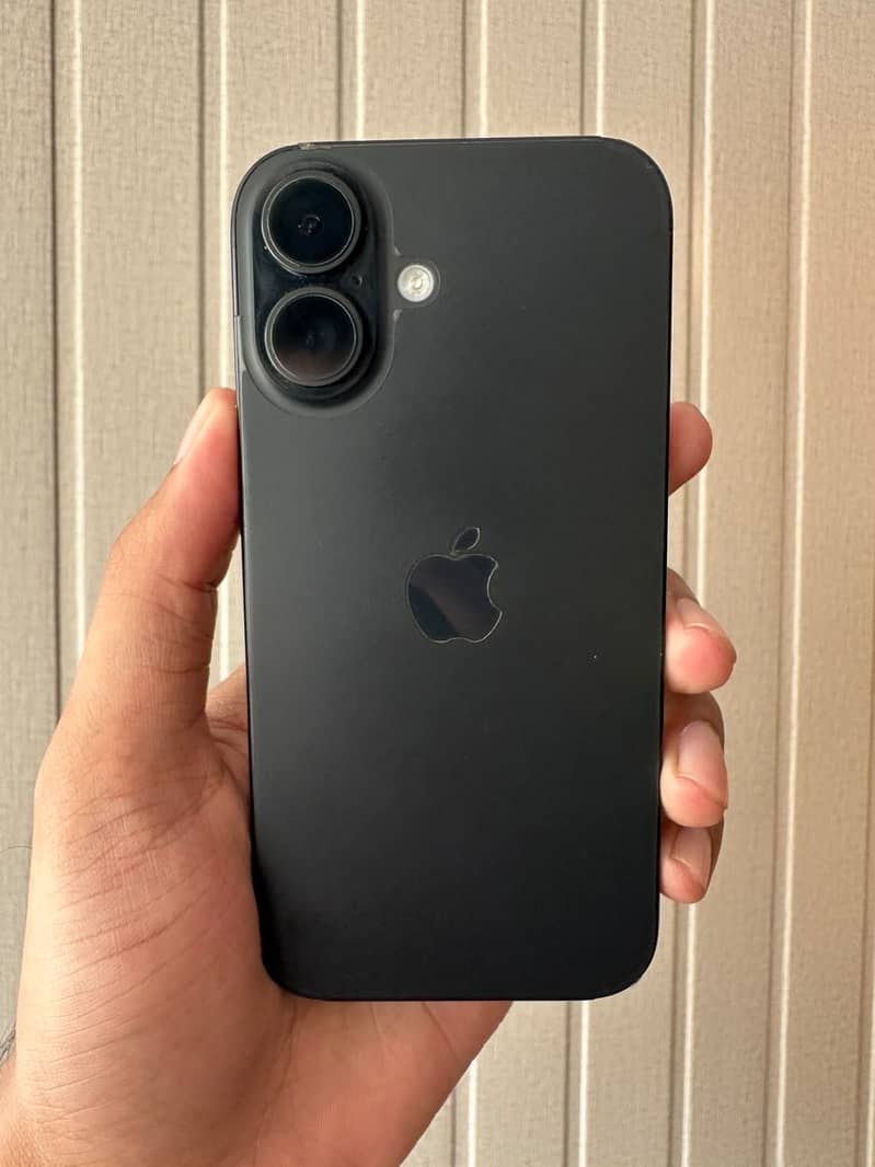 Apple iPhone 16 0