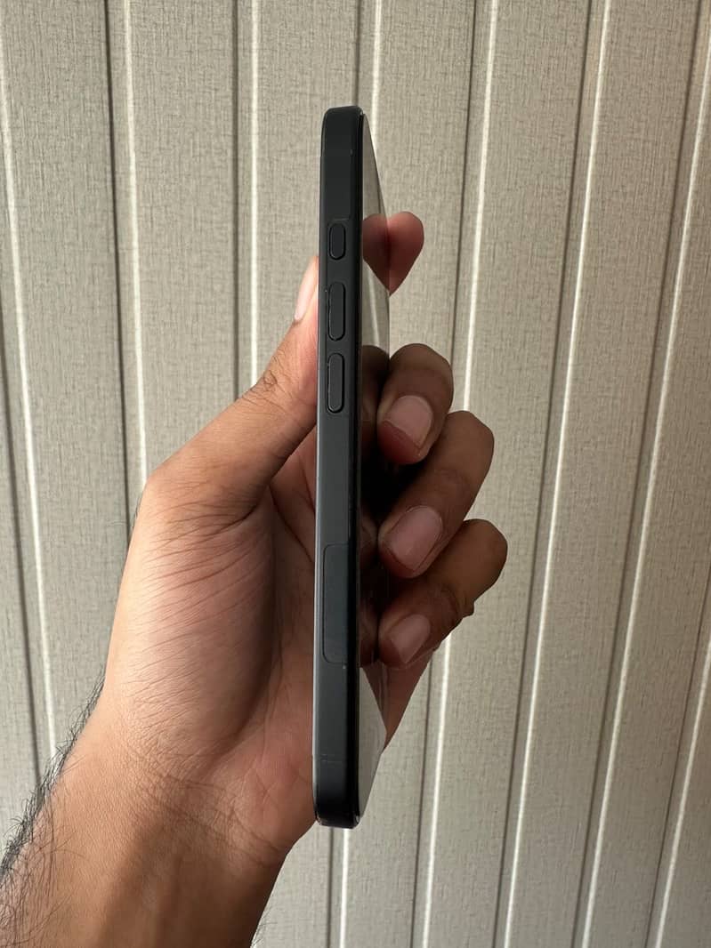 Apple iPhone 16 3