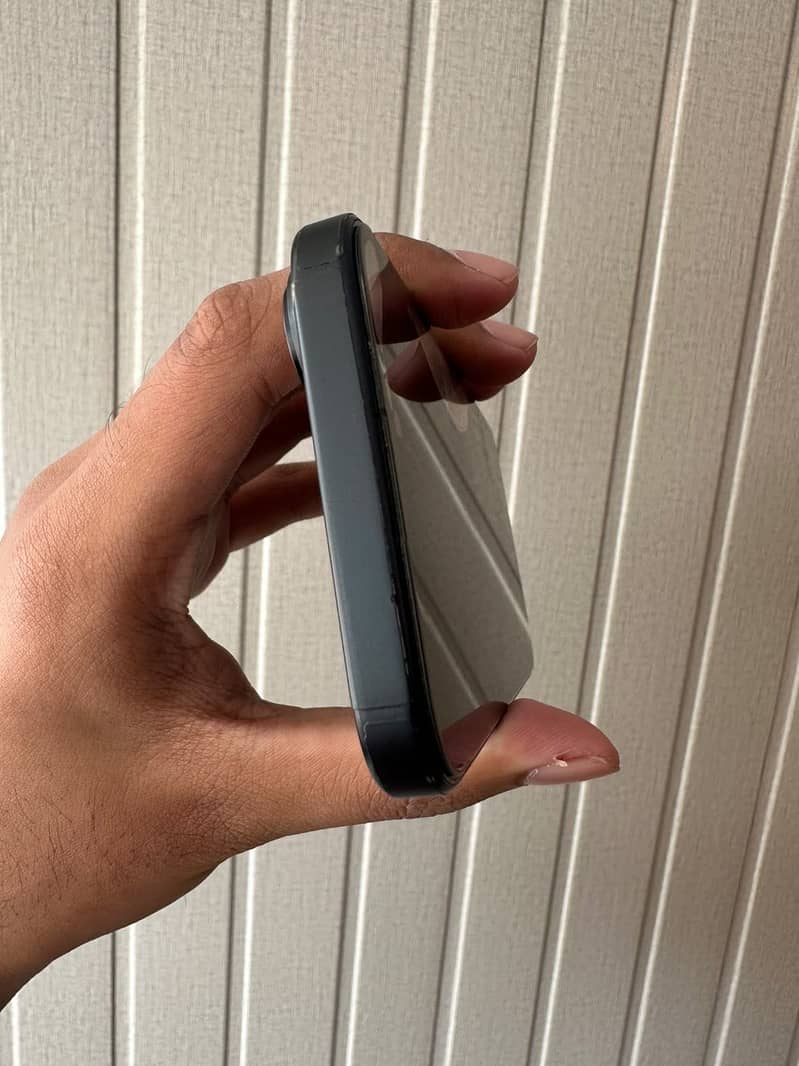 Apple iPhone 16 5