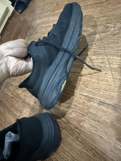 9/10 shoes very comfortable  size US 9