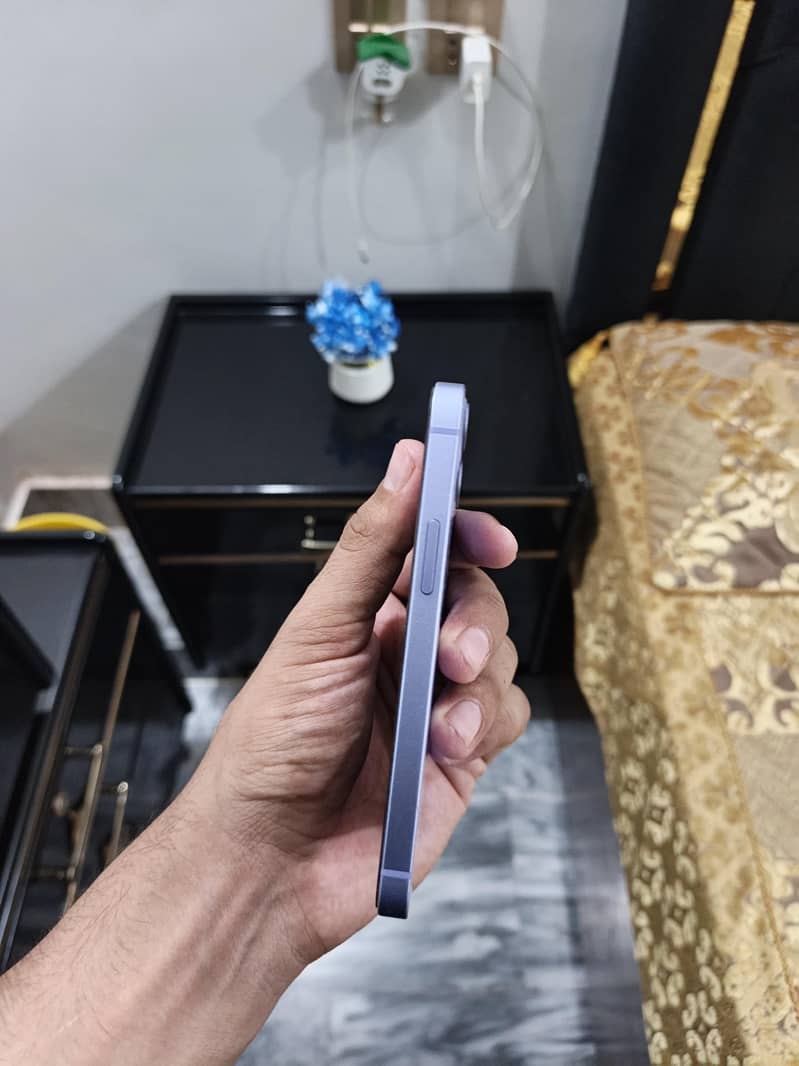 Apple iPhone 12 mini 0