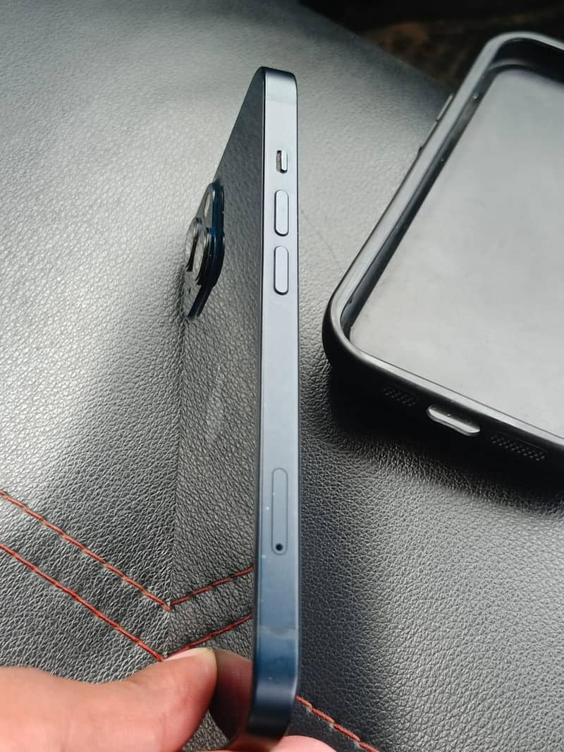 Apple iPhone 13 4