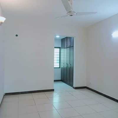 10 Marla 3 Bed Flat With Basement Parking For Sale In Askari 11 Lahore