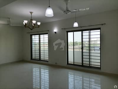 Special Building 11 Marla 3 Bed Flat Beside McDonald For Sale In Askari 11 Lahore