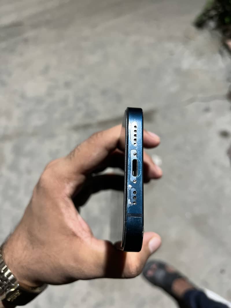 Apple iPhone 14 3
